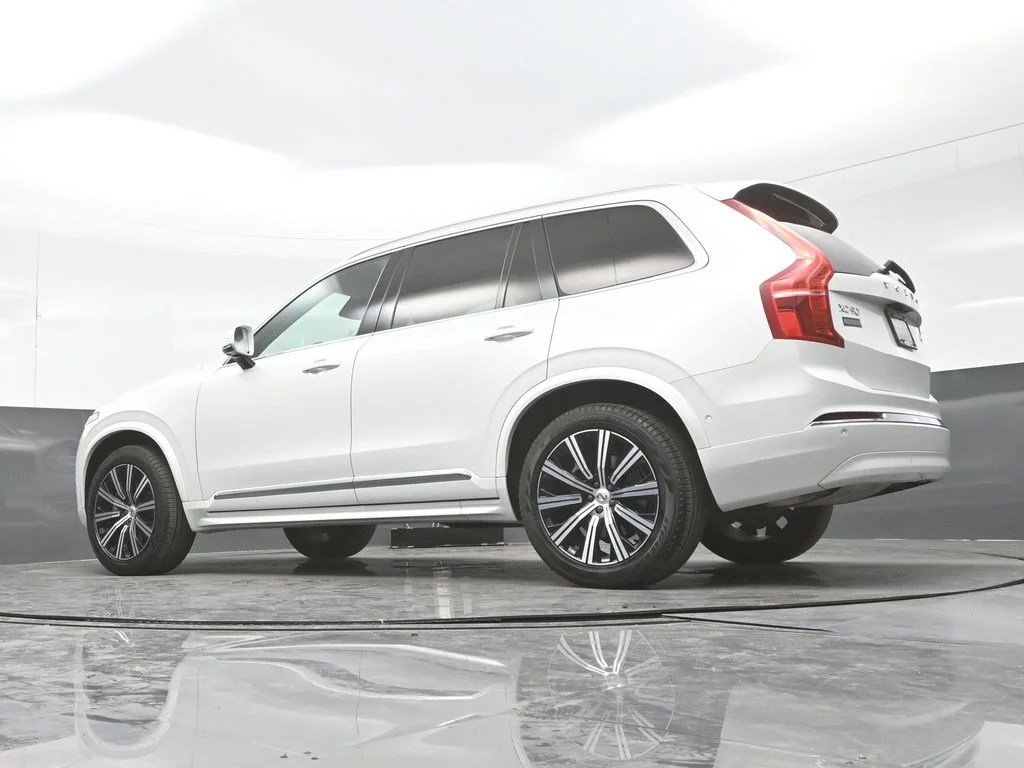 Certified Used 2023 Crystal White Volvo Plus image 33