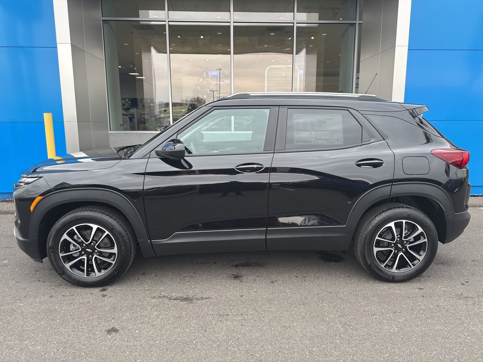 New 2026 Mosaic Black Metallic Chevrolet LT image 9