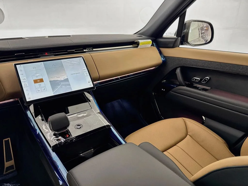 New 2026 Carpathian Grey Land Rover Dynamic SE image 24