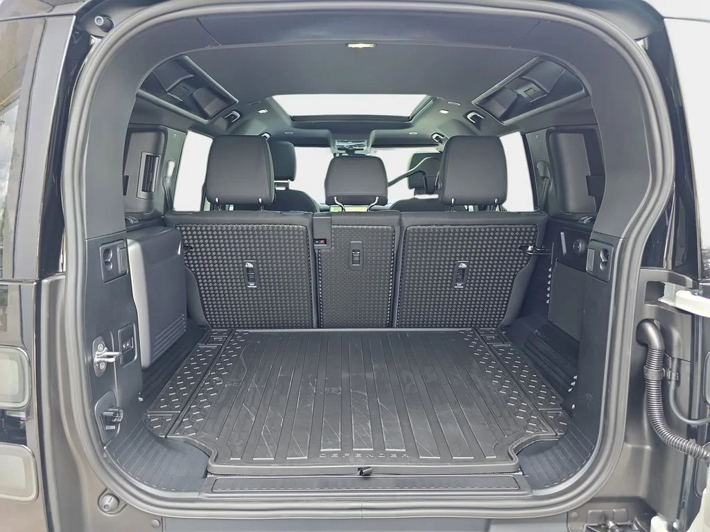 New 2026 Fuji White LAND ROVER S image 12