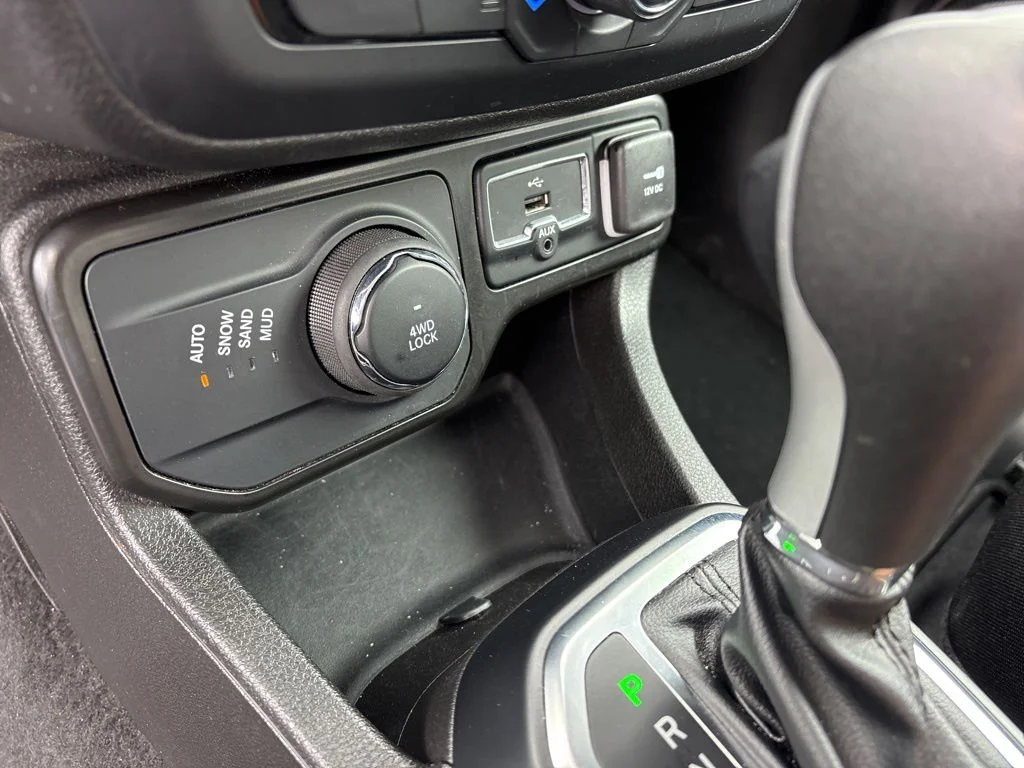 Used 2023 Black Clearcoat Jeep Latitude image 20