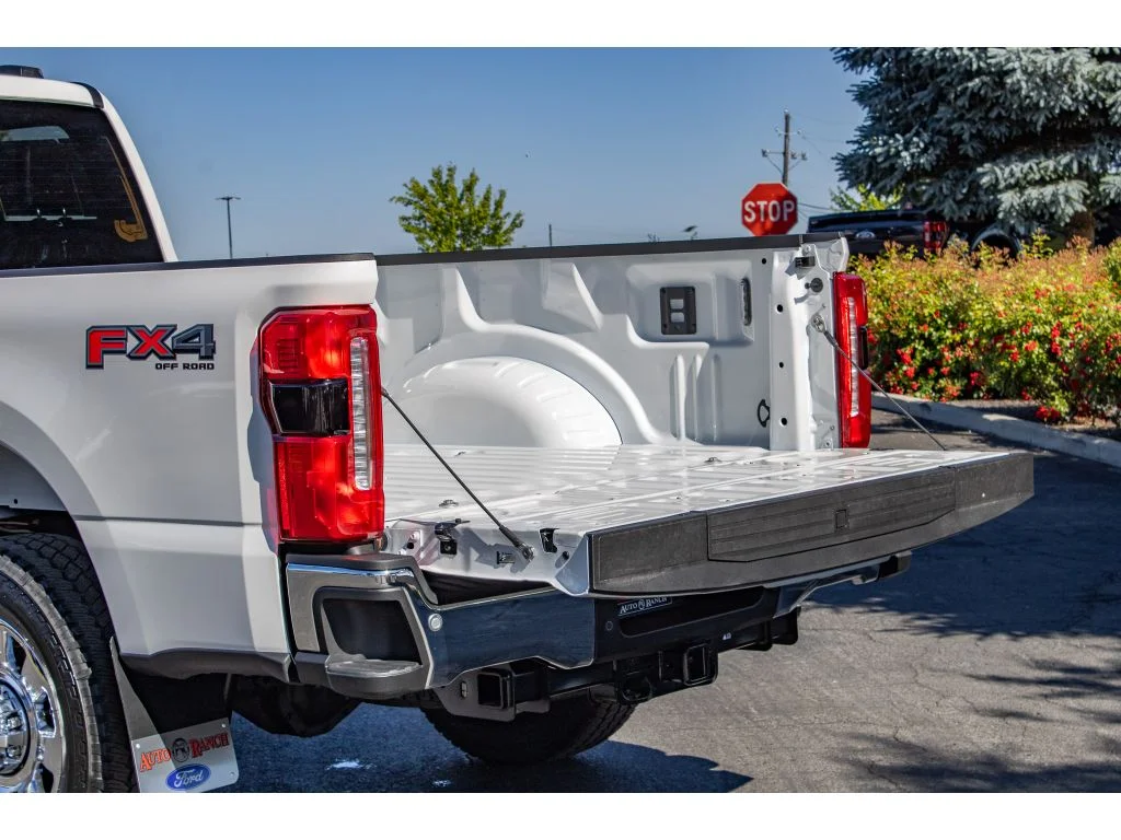 New 2026 Star White Metallic Tri-Coat Ford LARIAT image 10