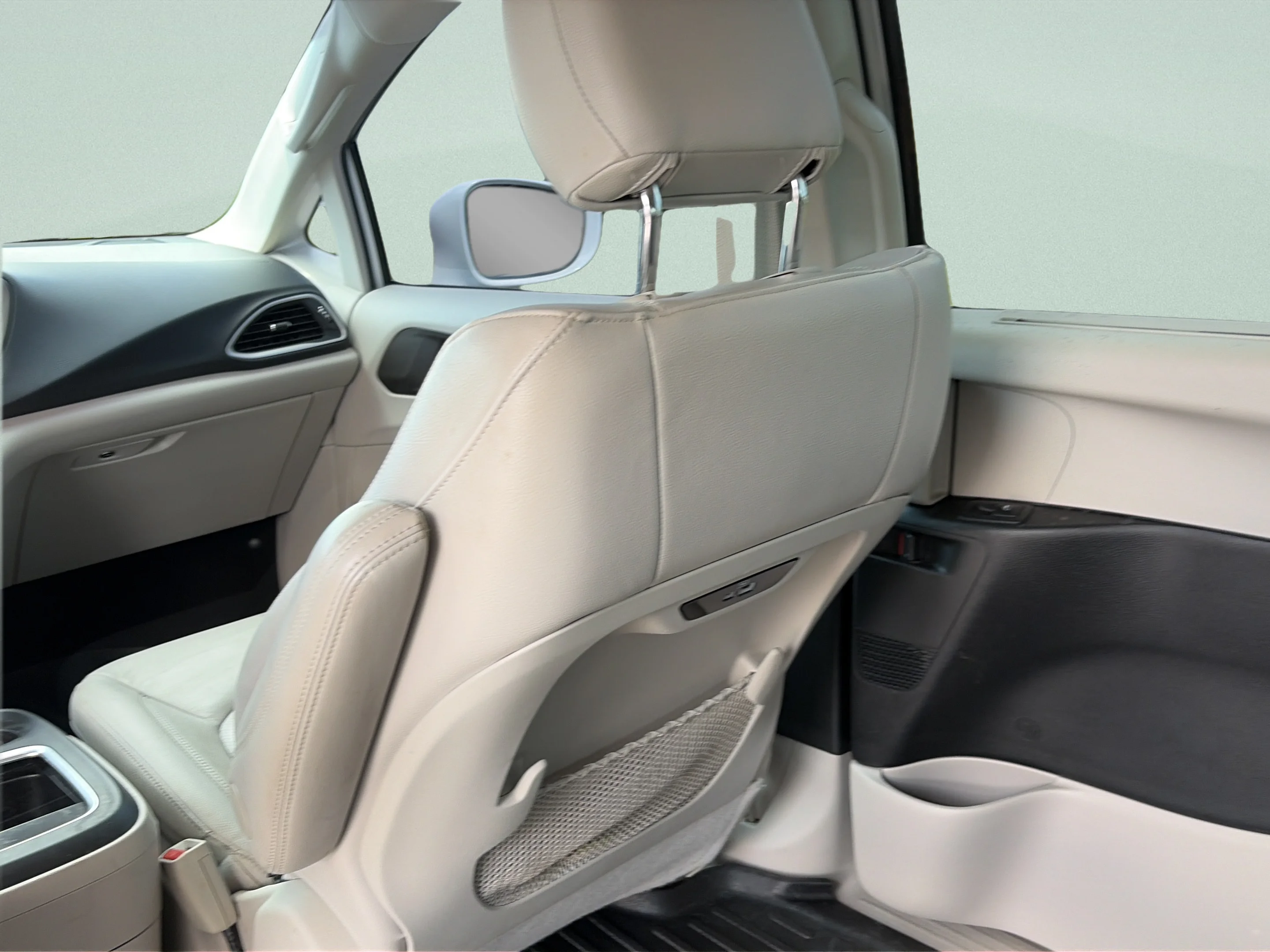 Used 2021 Bright White Clearcoat Chrysler Touring L image 9