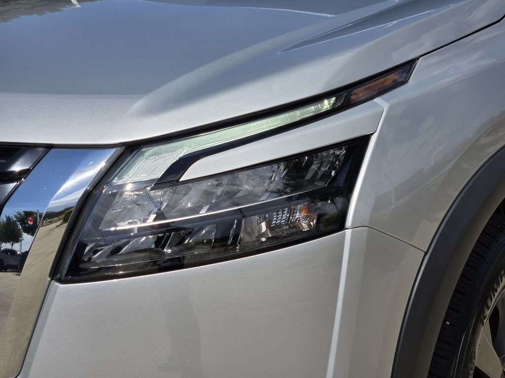 Used 2024 Silver Nissan SV image 6
