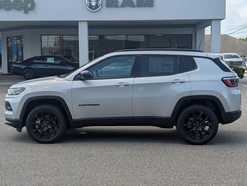 New 2026 Silver Zynith Metallic Clear-Coat Exterior Paint Jeep Latitude image 11