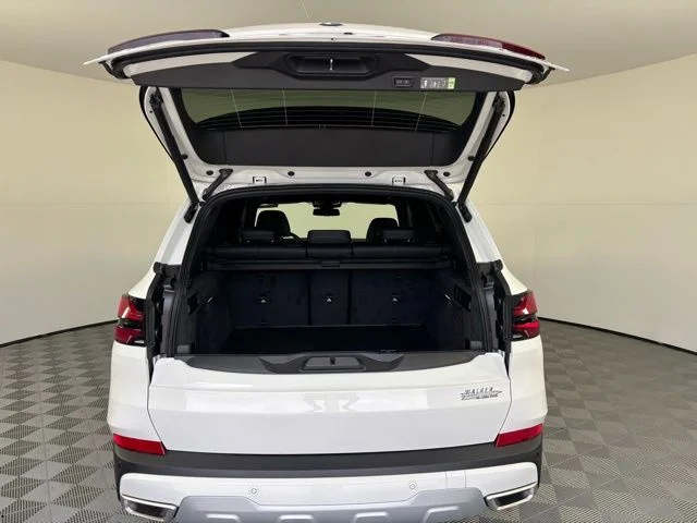 New 2026 Alpine White BMW xDrive40i image 37