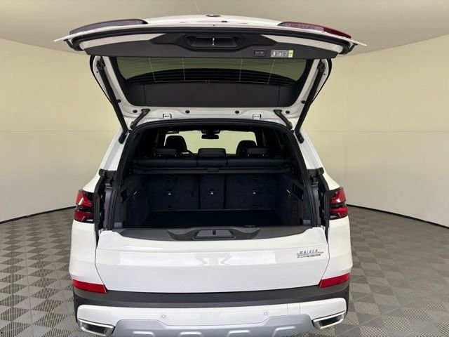 New 2026 White BMW xDrive40i image 37