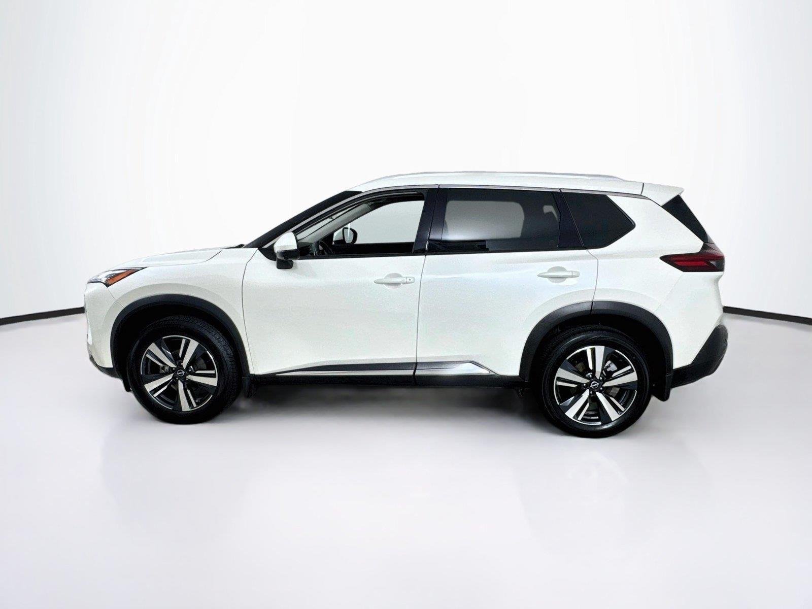 Used 2023 Pearl White Tricoat Nissan SL image 3
