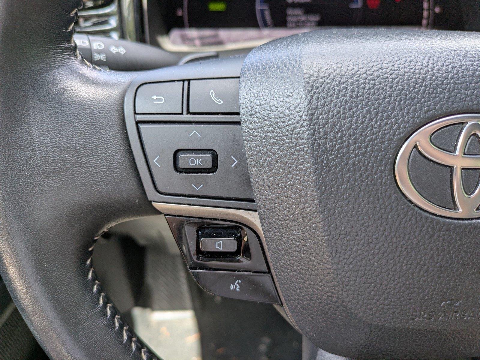 Used 2025  Toyota SE image 22