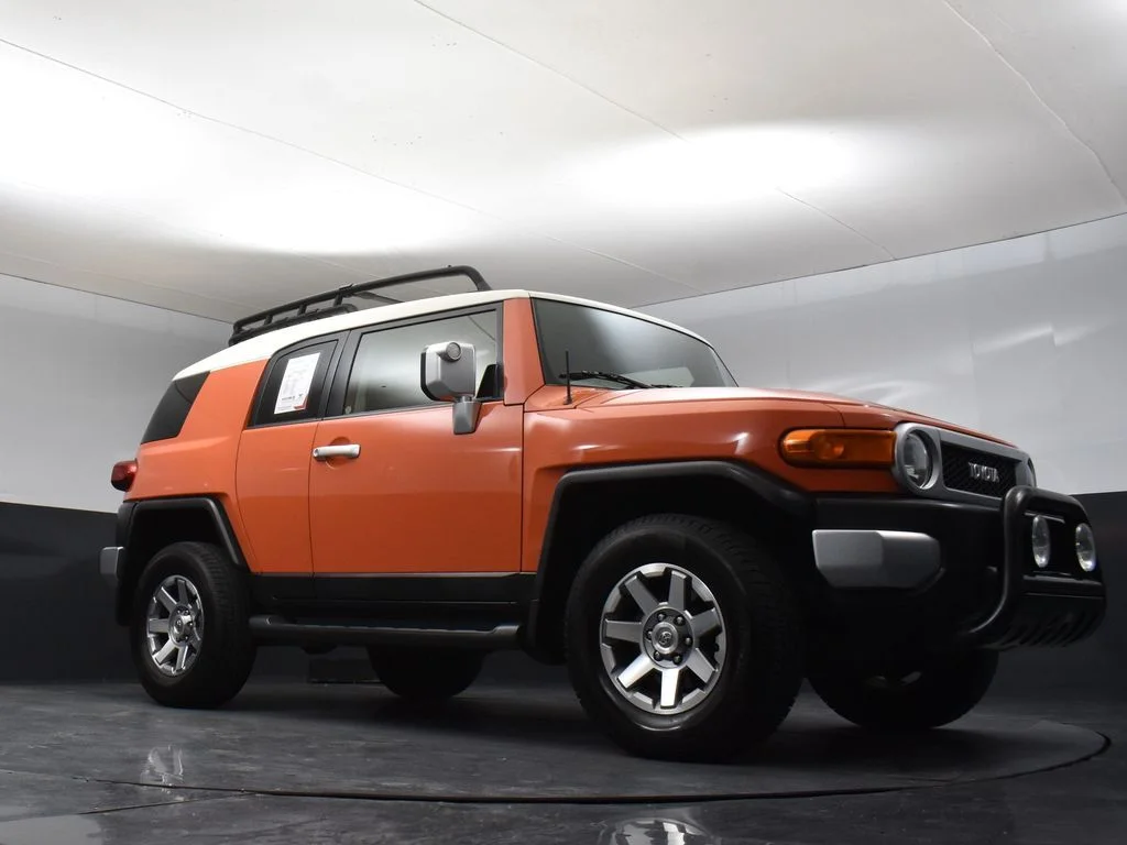 Used 2014  Toyota Base image 25