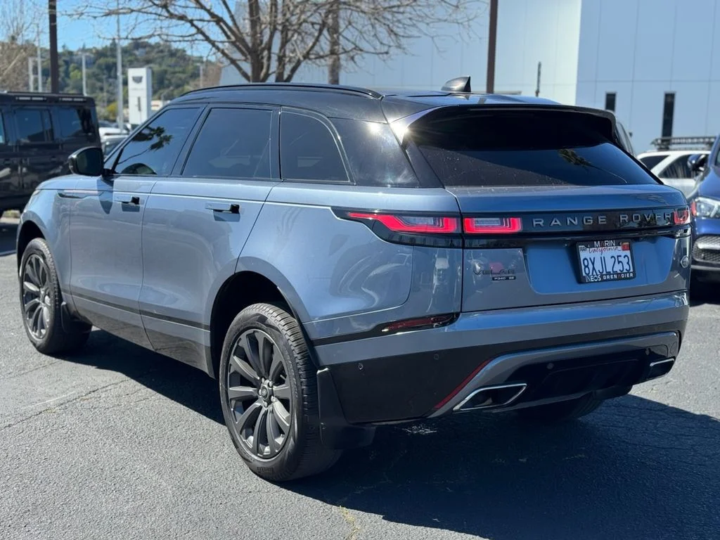 Used 2019 Byron Blue Metallic Land Rover SE R-Dynamic image 7