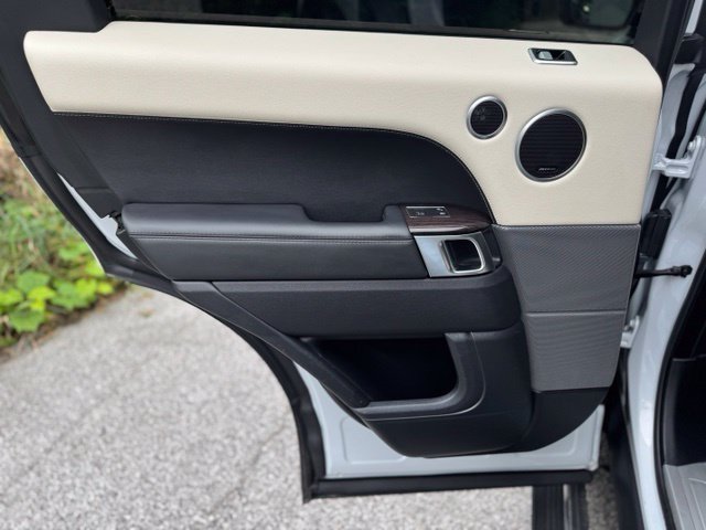 Used 2018 Yulong White Metallic Land Rover HSE image 11
