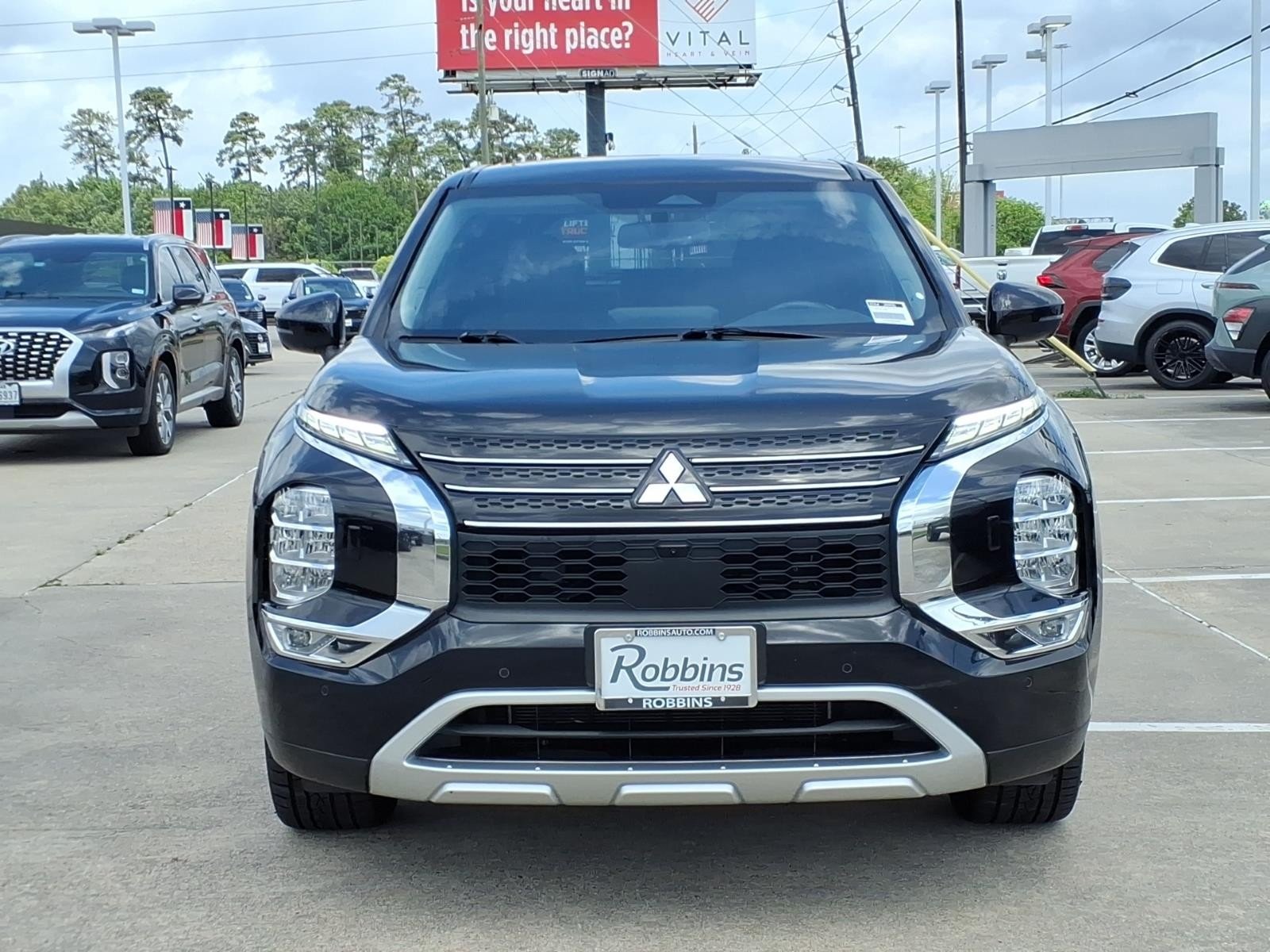 Used 2024 Mitsubishi Outlander Plug-in Hybrid SE with VIN JA4T5VA9XRZ055860 for sale in Humble, TX