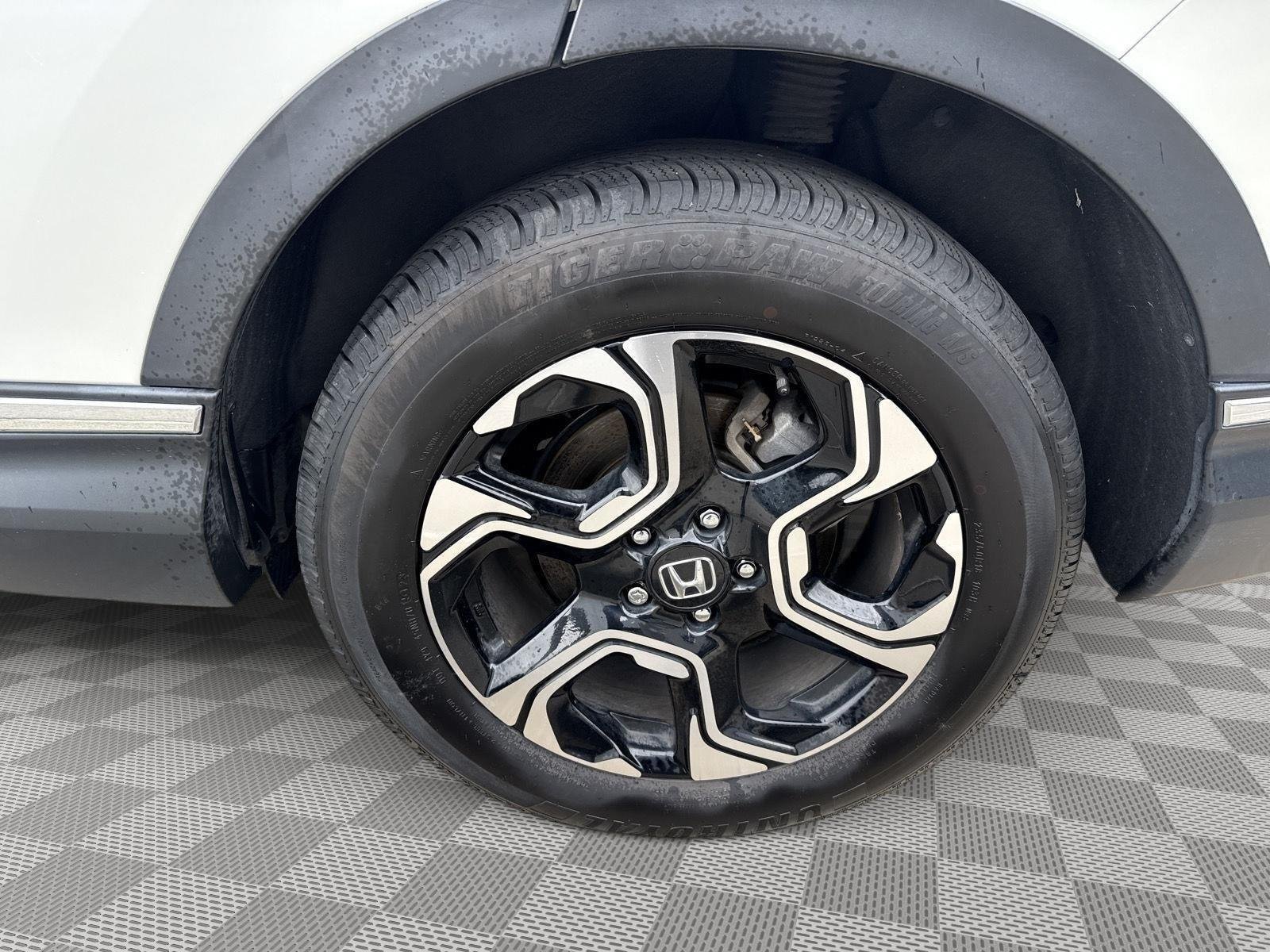 Used 2018 White Diamond Pearl Honda Touring image 16