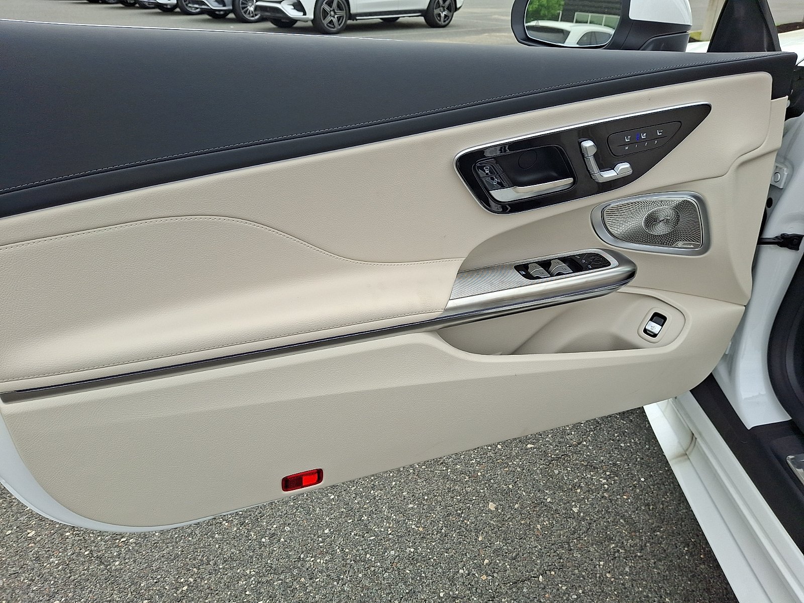 New 2026 MANUFAKTUR Moonlight White Metallic Mercedes-Benz AMG® CLE 53 4MATIC+ Cabriolet image 6