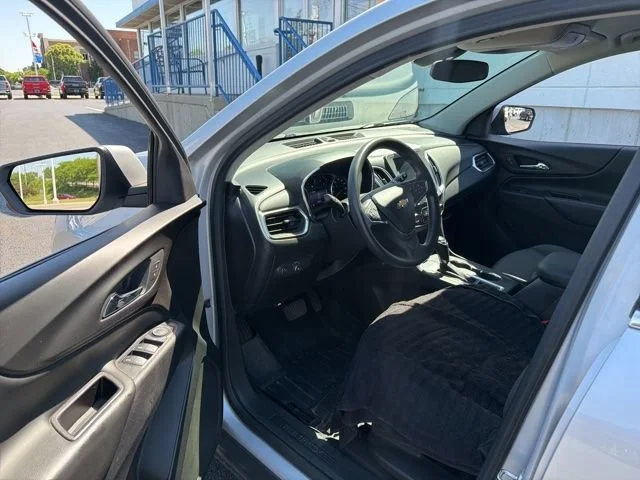 Used 2019 SILVER ICE METALLIC Chevrolet LT image 6