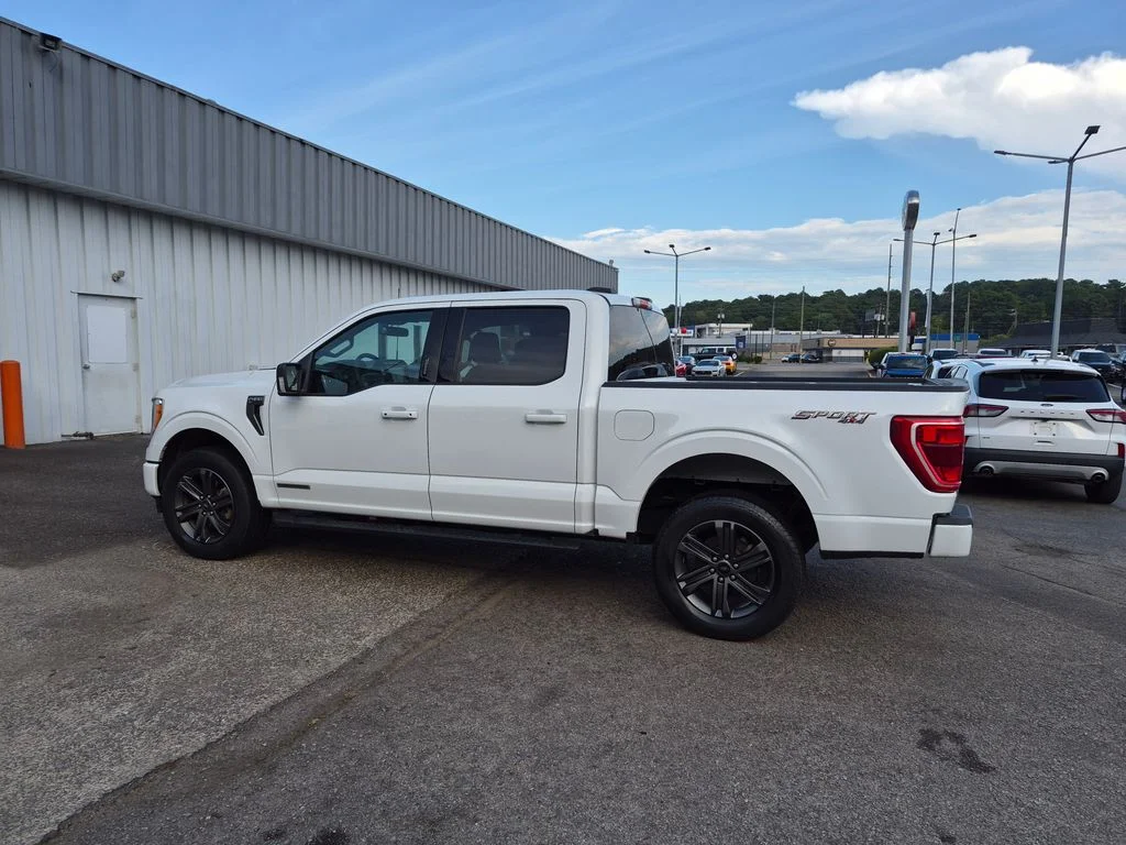 Certified Used 2023 Oxford White Ford XLT image 9