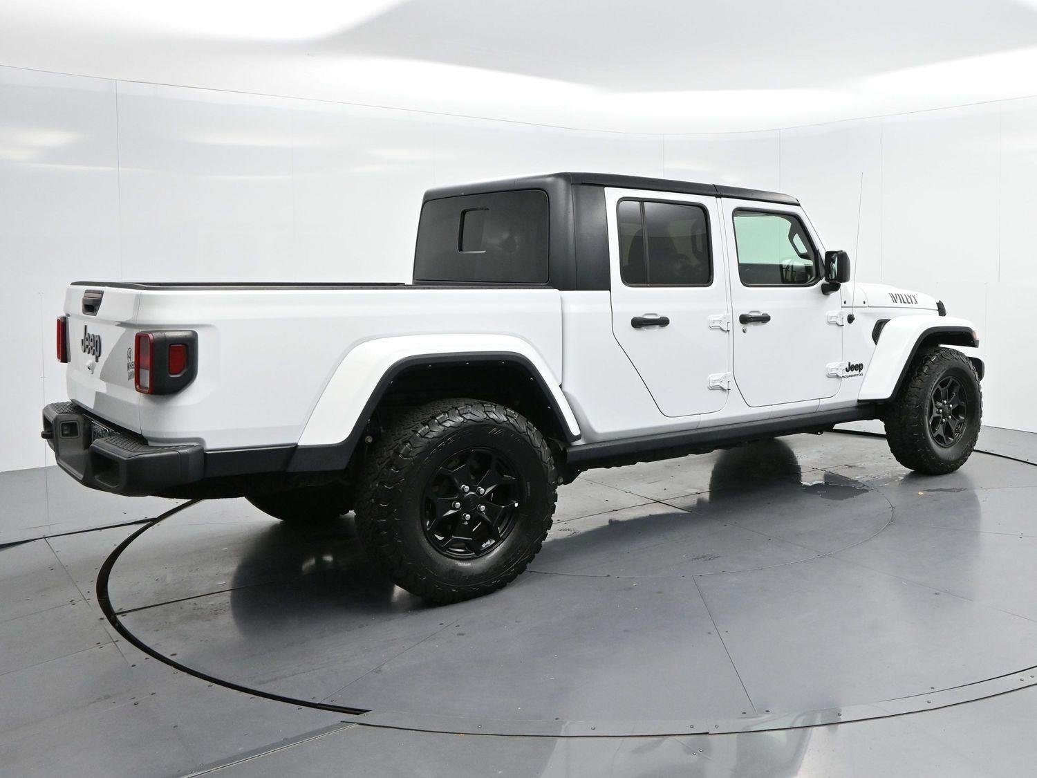 Used 2022 White Jeep Willys image 7