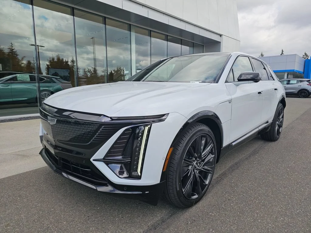 New 2027 Vibrant White Tricoat Cadillac Signature Sport image 3