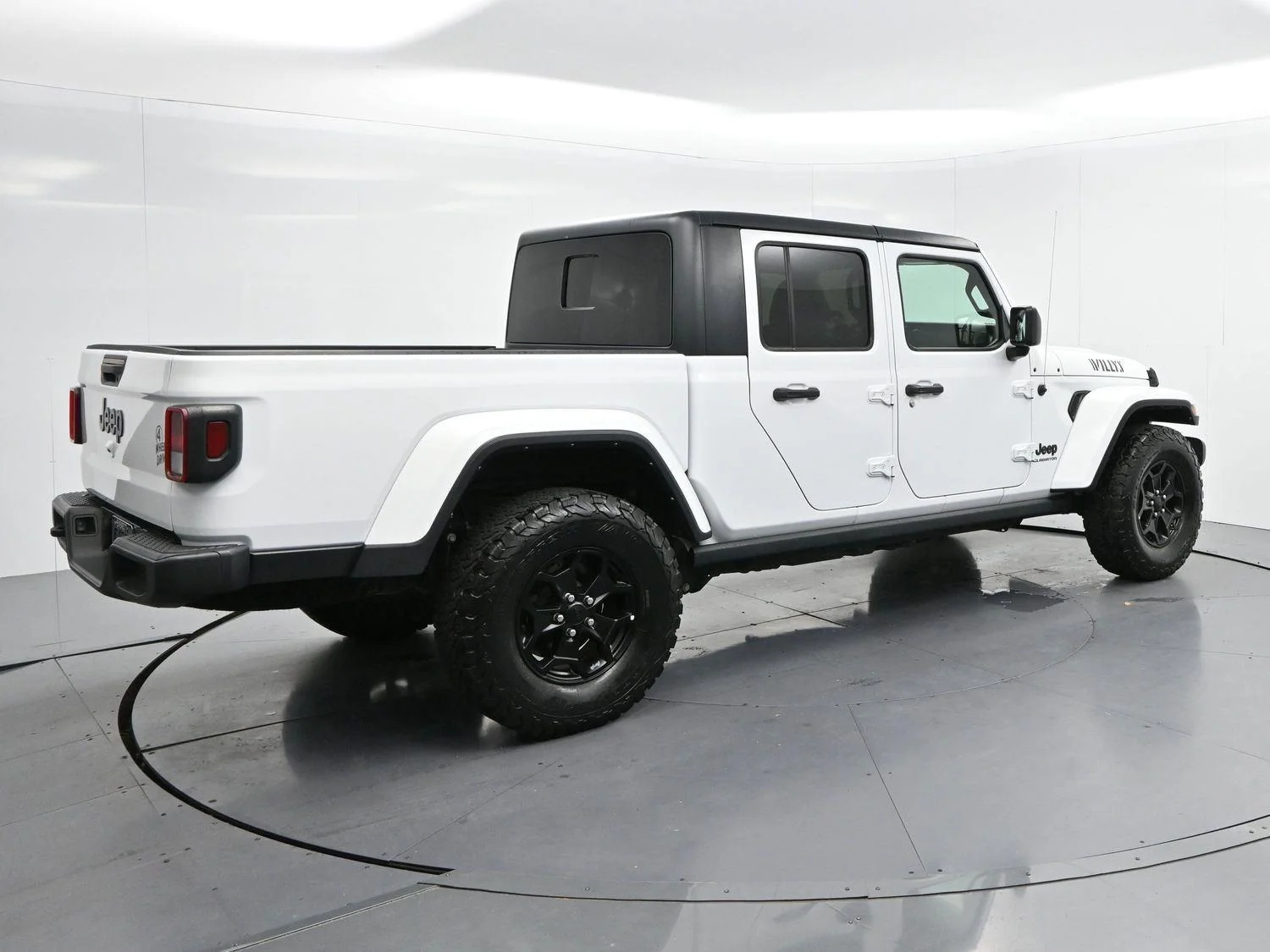 Used 2022 White Jeep Willys image 7