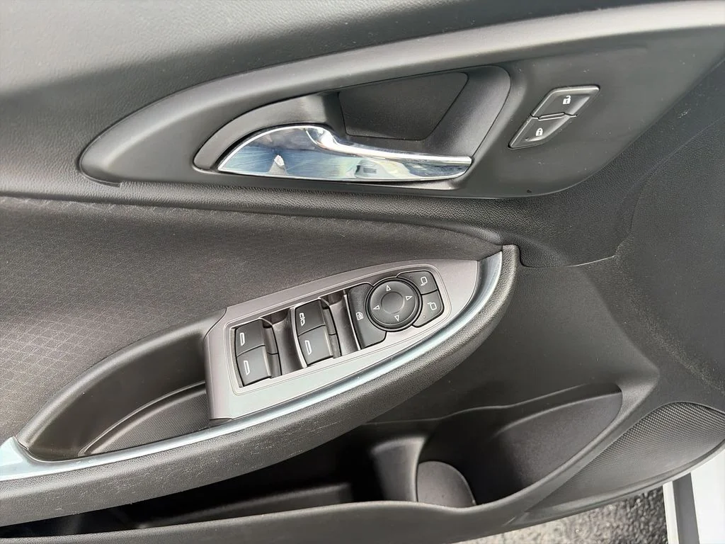 Used 2021 White Chevrolet LT image 19