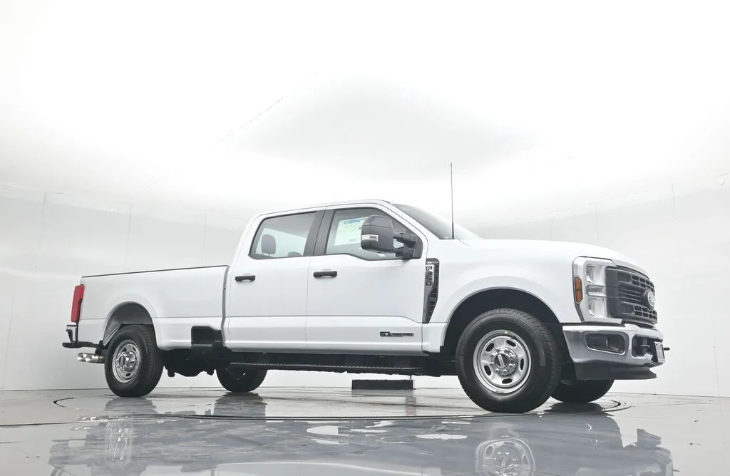 New 2026 Oxford White Ford XL image 3