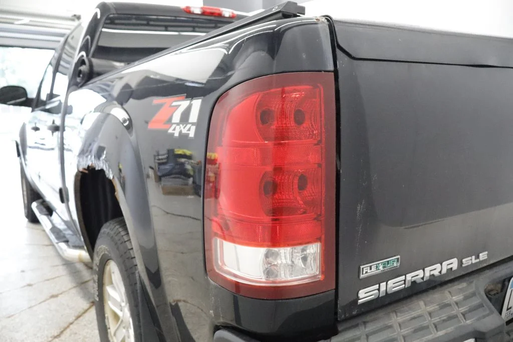 Used 2011 Black GMC SLE image 14