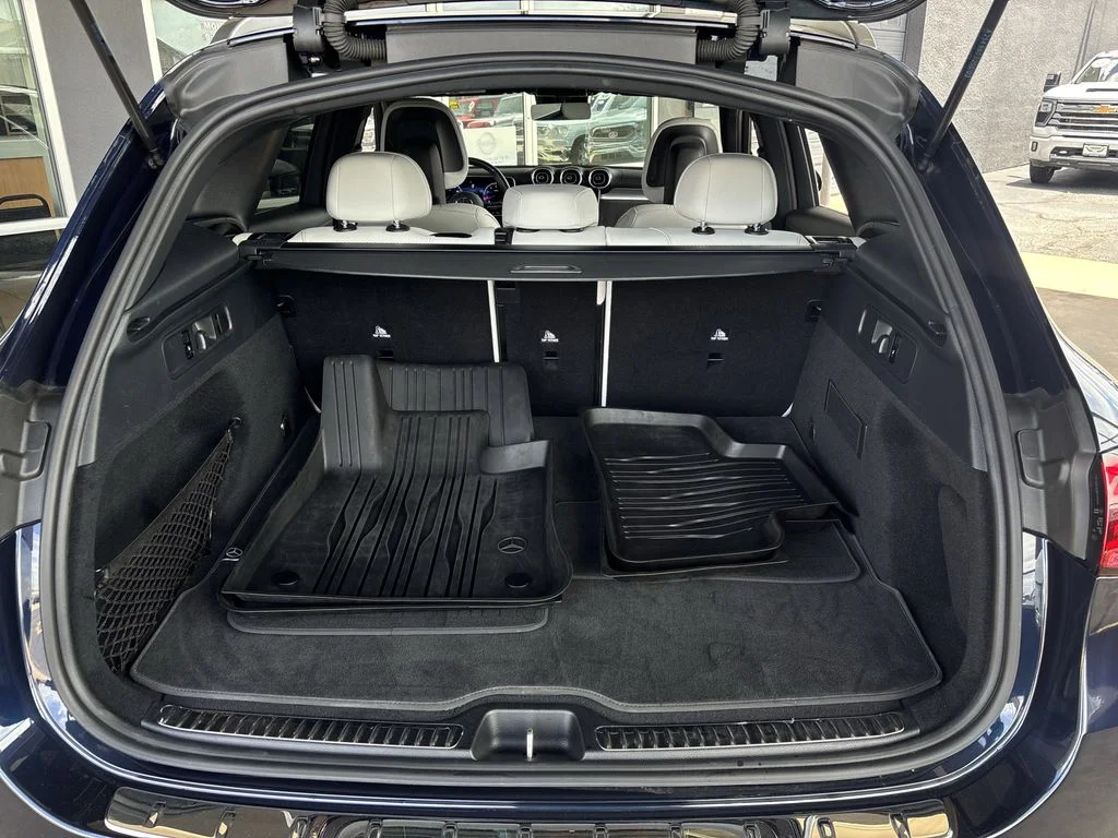 Used 2024 Blue Mercedes-Benz GLC 300 image 28