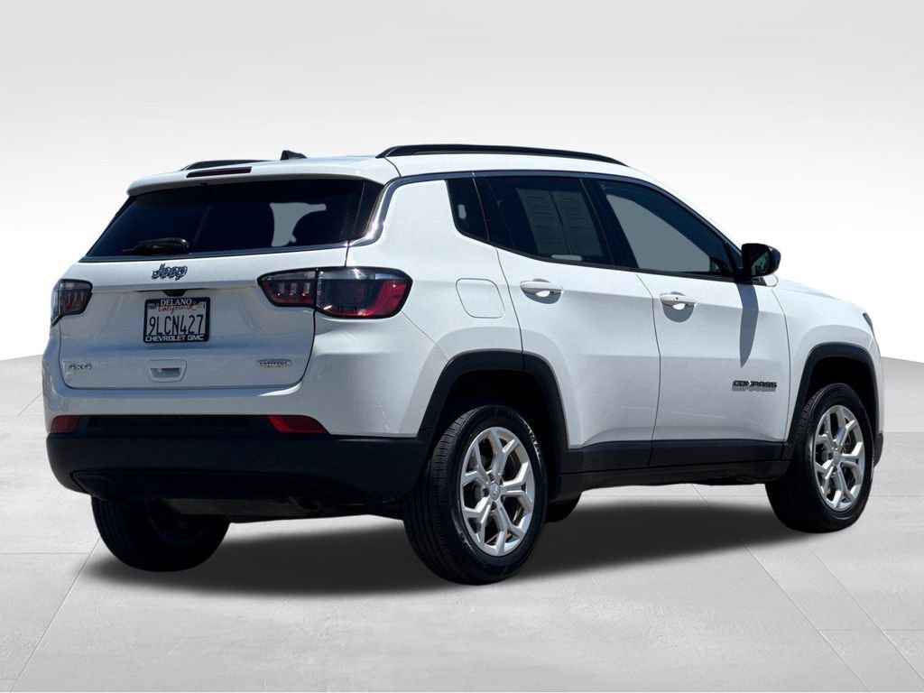 Used 2024 White Jeep Latitude image 5