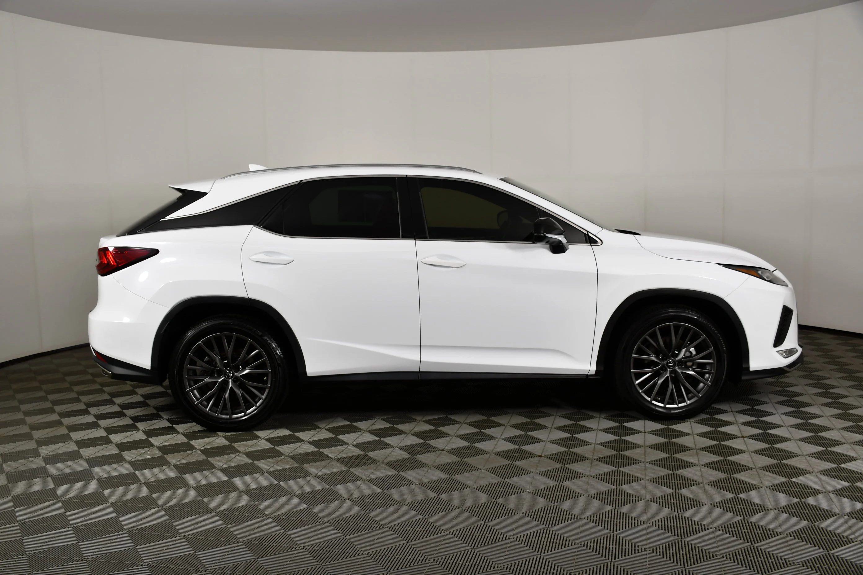 Used 2022 Ultra White Lexus RX 350 F SPORT Handling image 5
