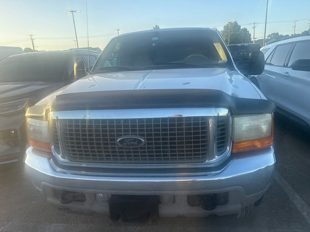 Used 2001 White Ford Limited image 2