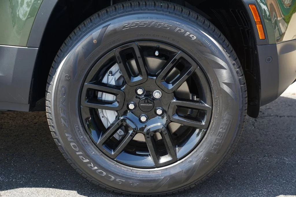 New 2026 Woolstone Green Land Rover S image 9
