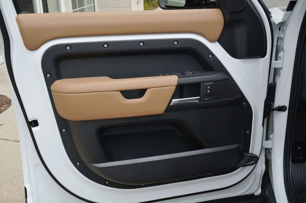 New 2026 Fuji White Land Rover S image 11