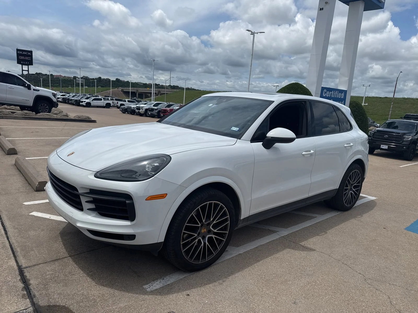 2020 Porsche Cayenne -'s photo