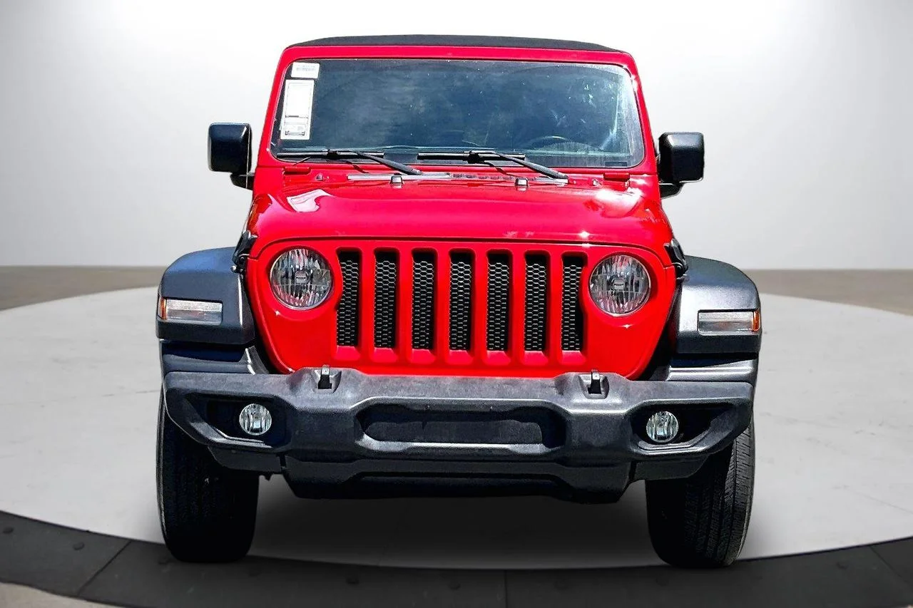 Used 2023 Red Jeep Sport S image 3