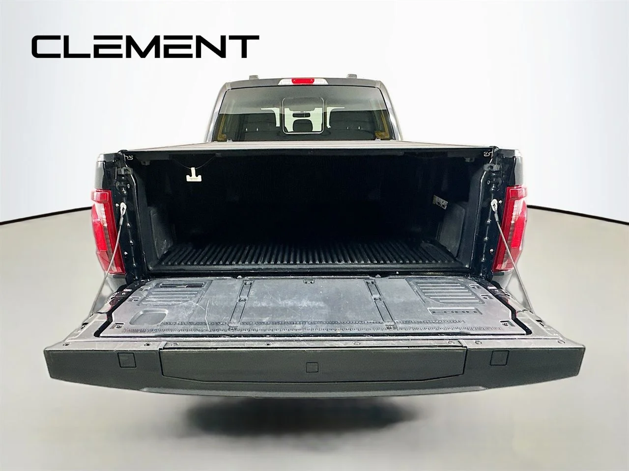 Used 2024 Black Ford XLT image 11