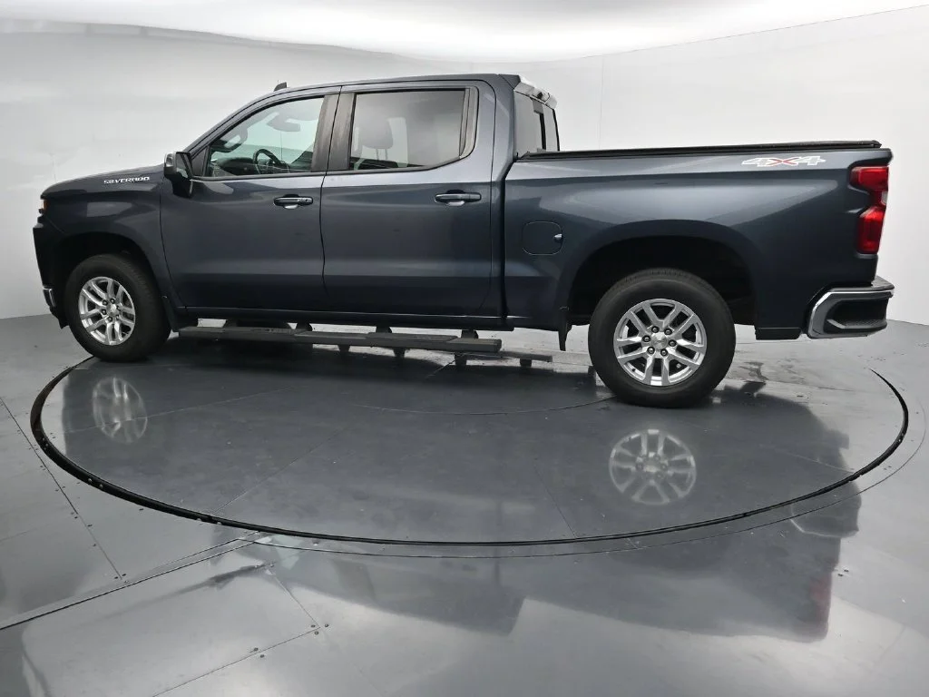 Used 2020 Gray Chevrolet LT image 4
