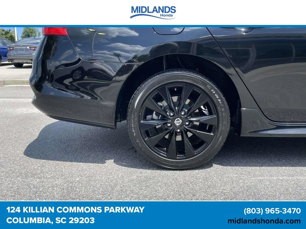 Used 2018 Super Black Nissan SR image 7