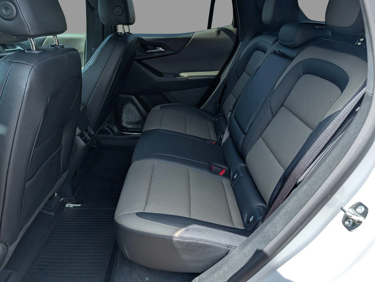 Used 2026 Summit White Chevrolet LT image 30