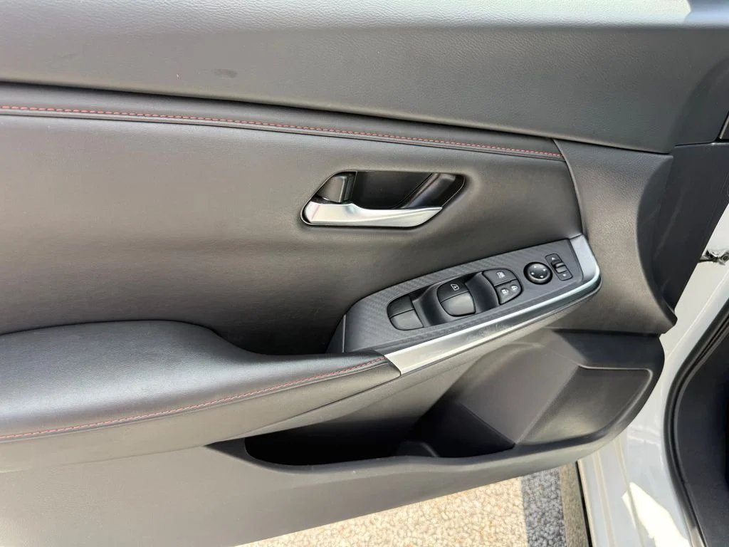 Used 2025 White Nissan SR image 5