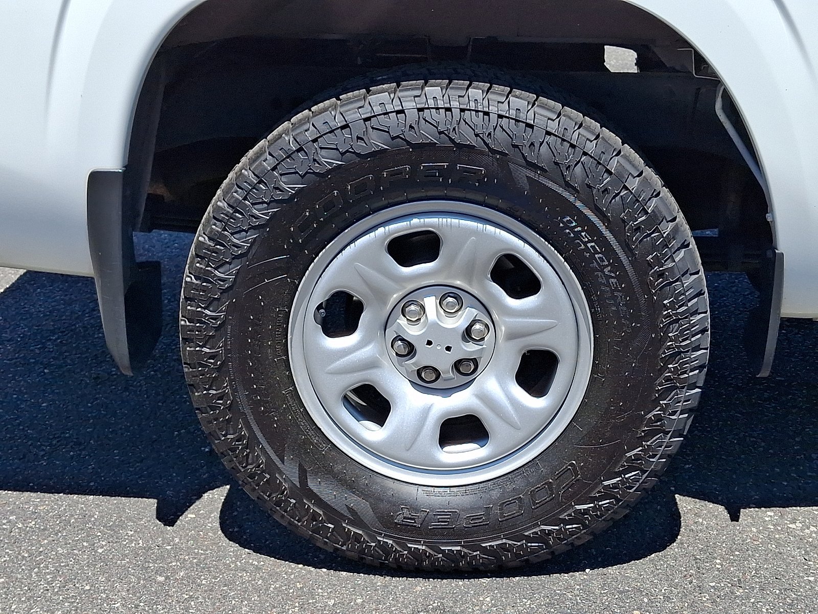 Used 2022 Glacier White - QAK Nissan King Cab S 4x4 image 8
