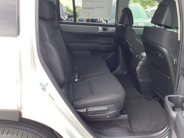 New 2026 White Hyundai SE image 12