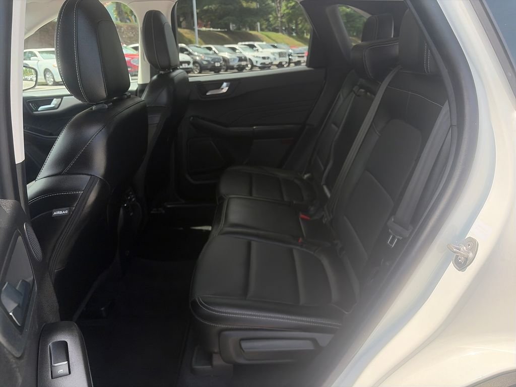 Used 2022 White Metallic Ford SEL image 24