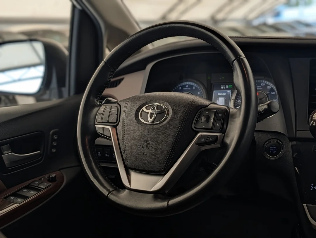 Used 2020 White Toyota XLE - - AWD - 3.5L V6 - Adaptive Cruise Control - Forward Collision Warning & More! image 16