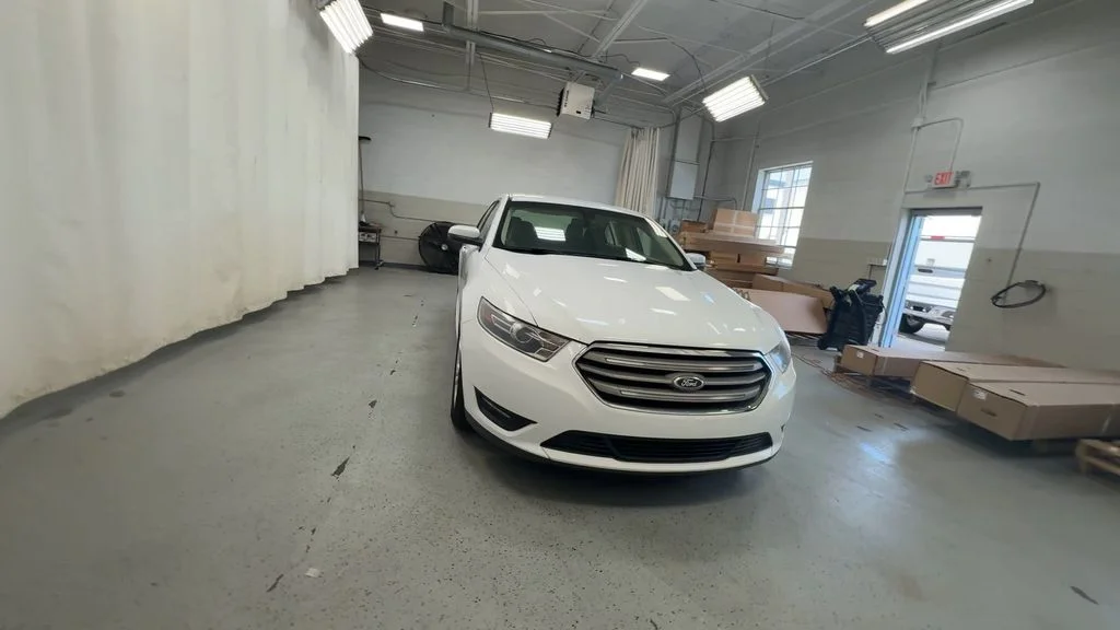 Used 2015 Oxford White Ford SEL image 4
