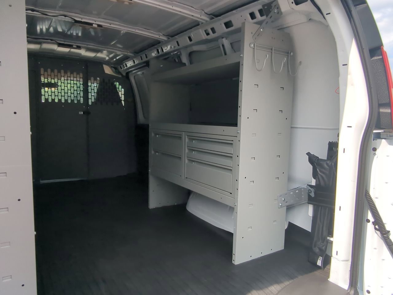 2025 GMC Savana Cargo Work Van - Photo 23