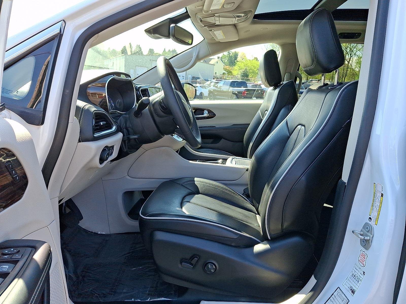 Certified Used 2024 Bright White Clearcoat Chrysler Limited image 16