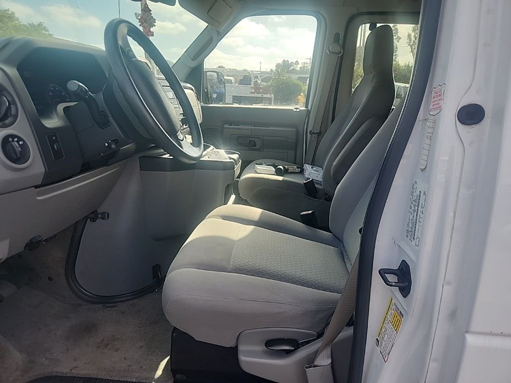 Used 2013 White Ford XL image 19