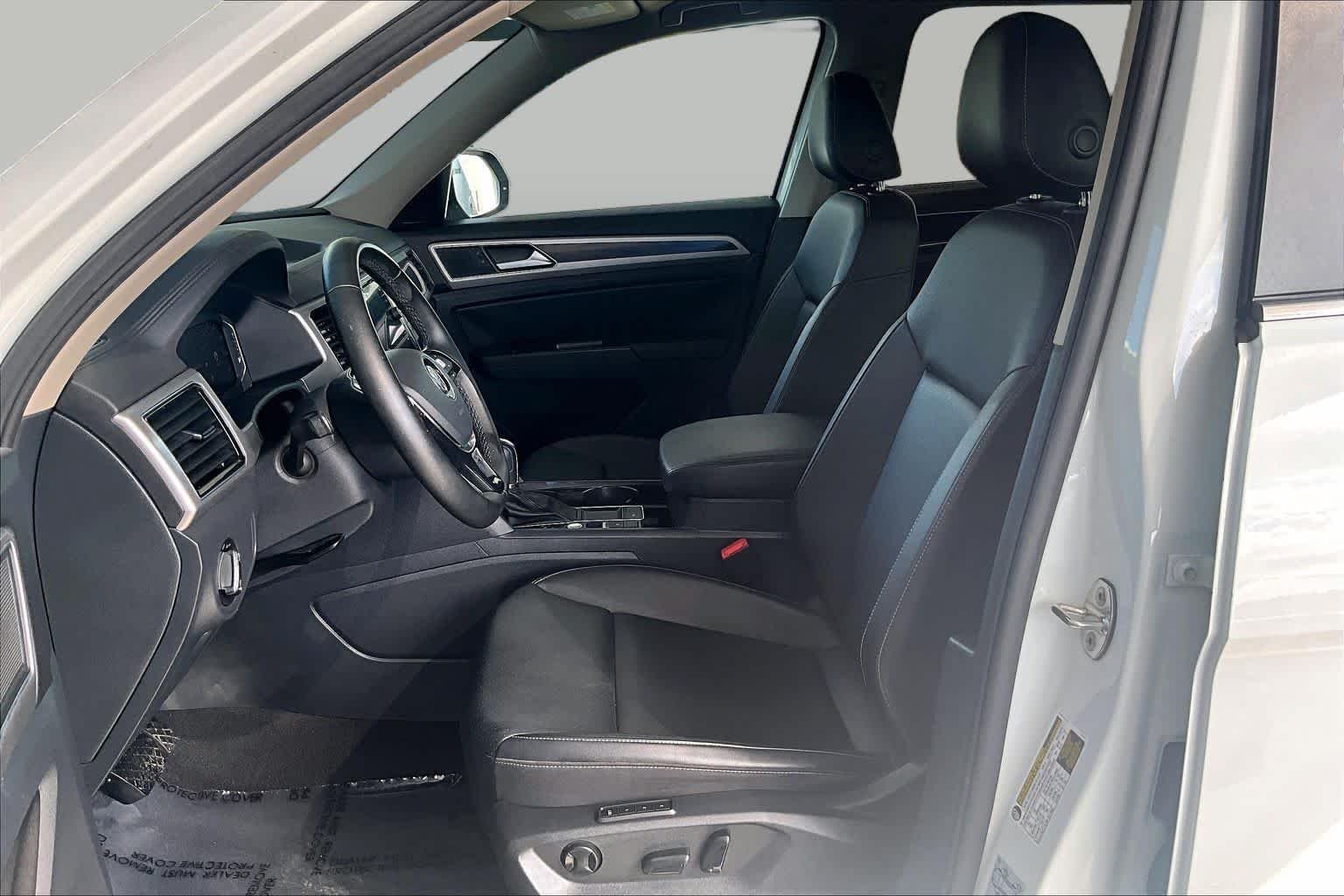 Used 2019 Pure White Volkswagen 3.6L V6 SEL image 9