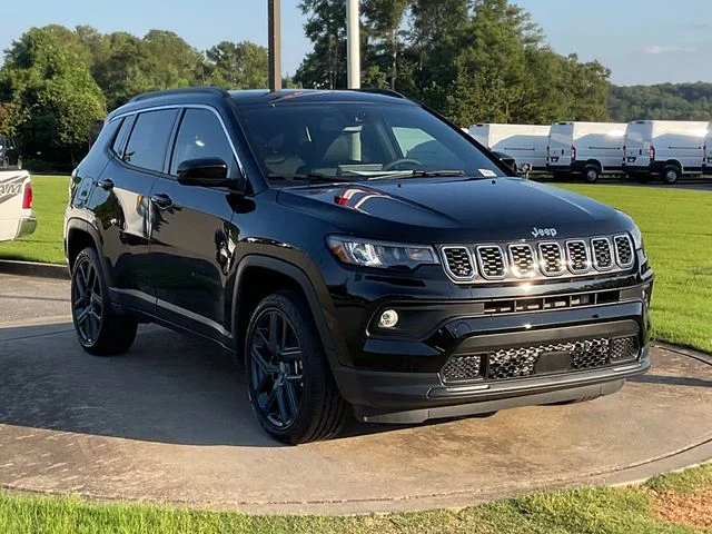 New 2026 Diamond Black Crystal Pearl-Coat Exterior Paint Jeep  image 9